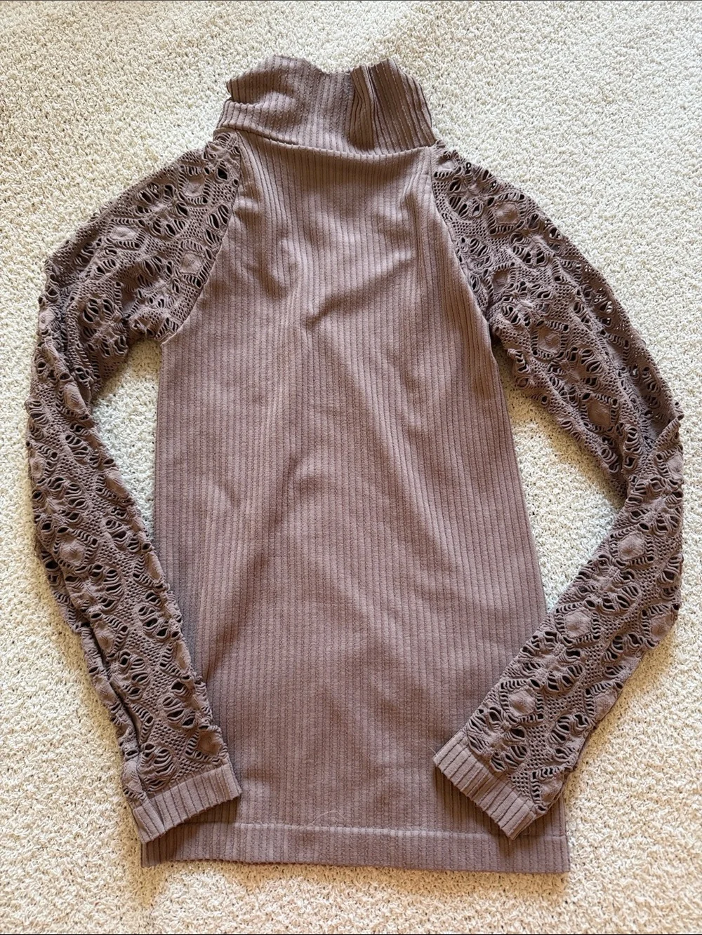 NWT Free People Women's Lace-Sleeve Ribbed Turtleneck Top - Mauve Pink